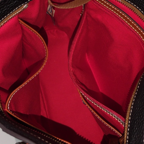 Pebbled Black Dooney & Bourke Learher Tote Red Lining - Picture 7 of 17